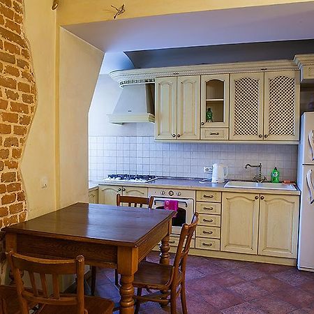 Historic Apartment Near Rynor Square Львів Екстер'єр фото