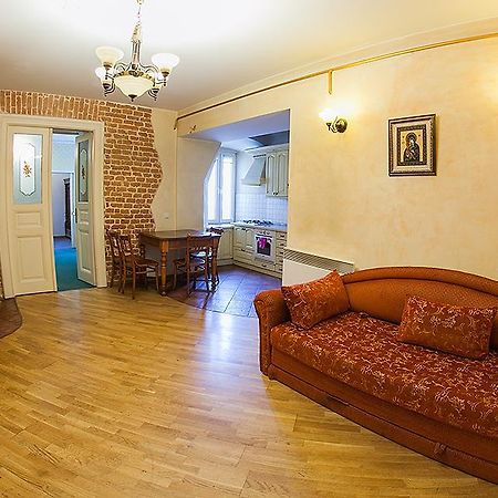 Historic Apartment Near Rynor Square Львів Екстер'єр фото