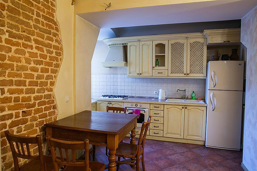 Historic Apartment Near Rynor Square Львів Екстер'єр фото
