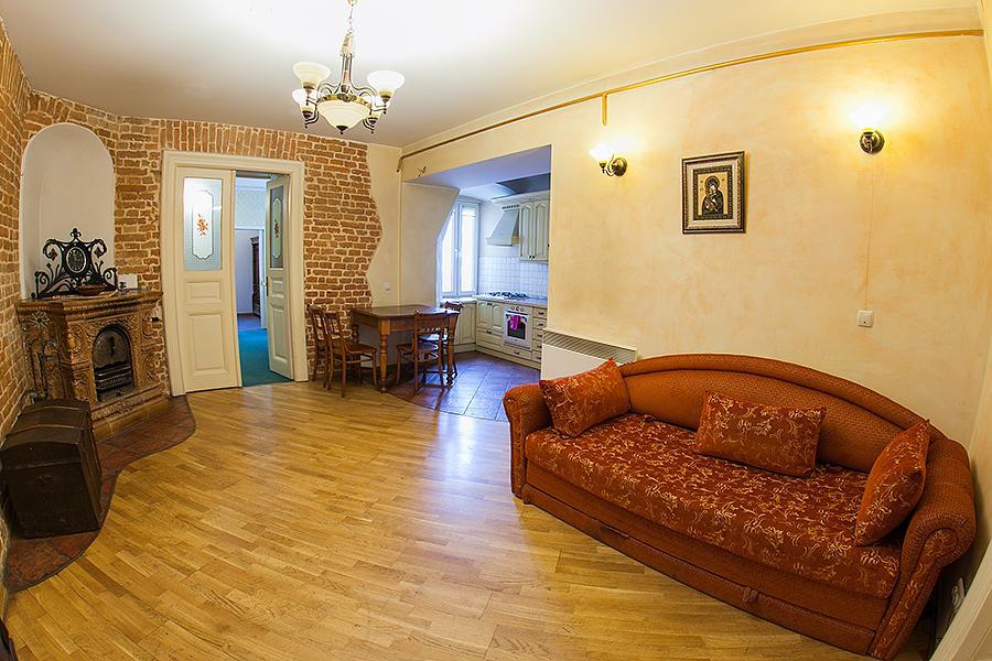 Historic Apartment Near Rynor Square Львів Екстер'єр фото